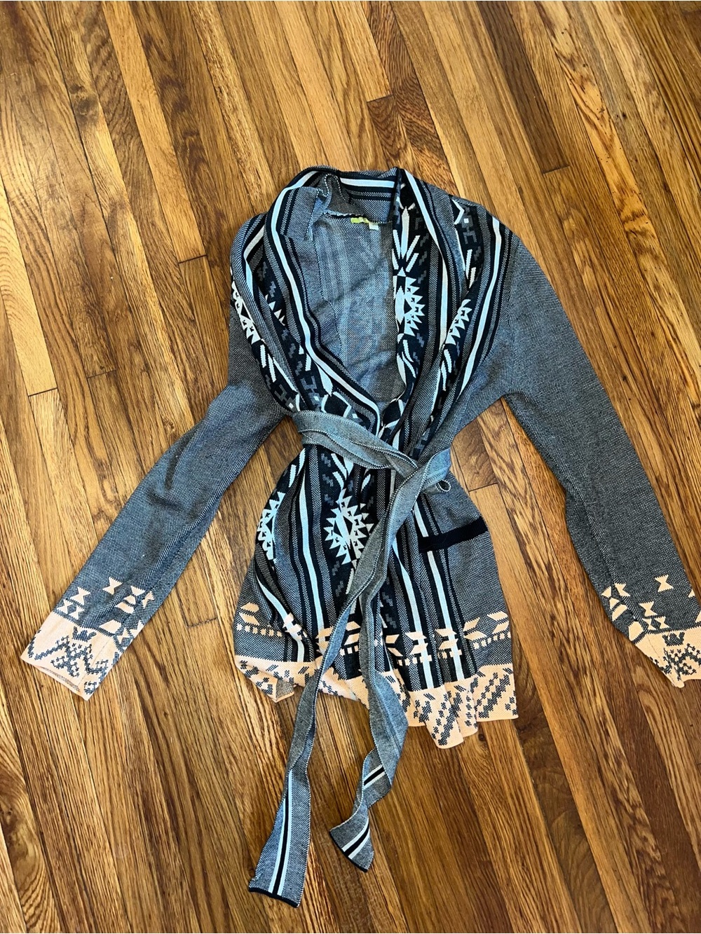 Gianni Bini Gray and Cream Aztec Shawl Collar Cardigan Size M